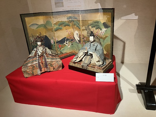 河北町紅花資料館「紅の館」等身大雛人形｜男雛は約115cm・女雛は約105cm｜八景園